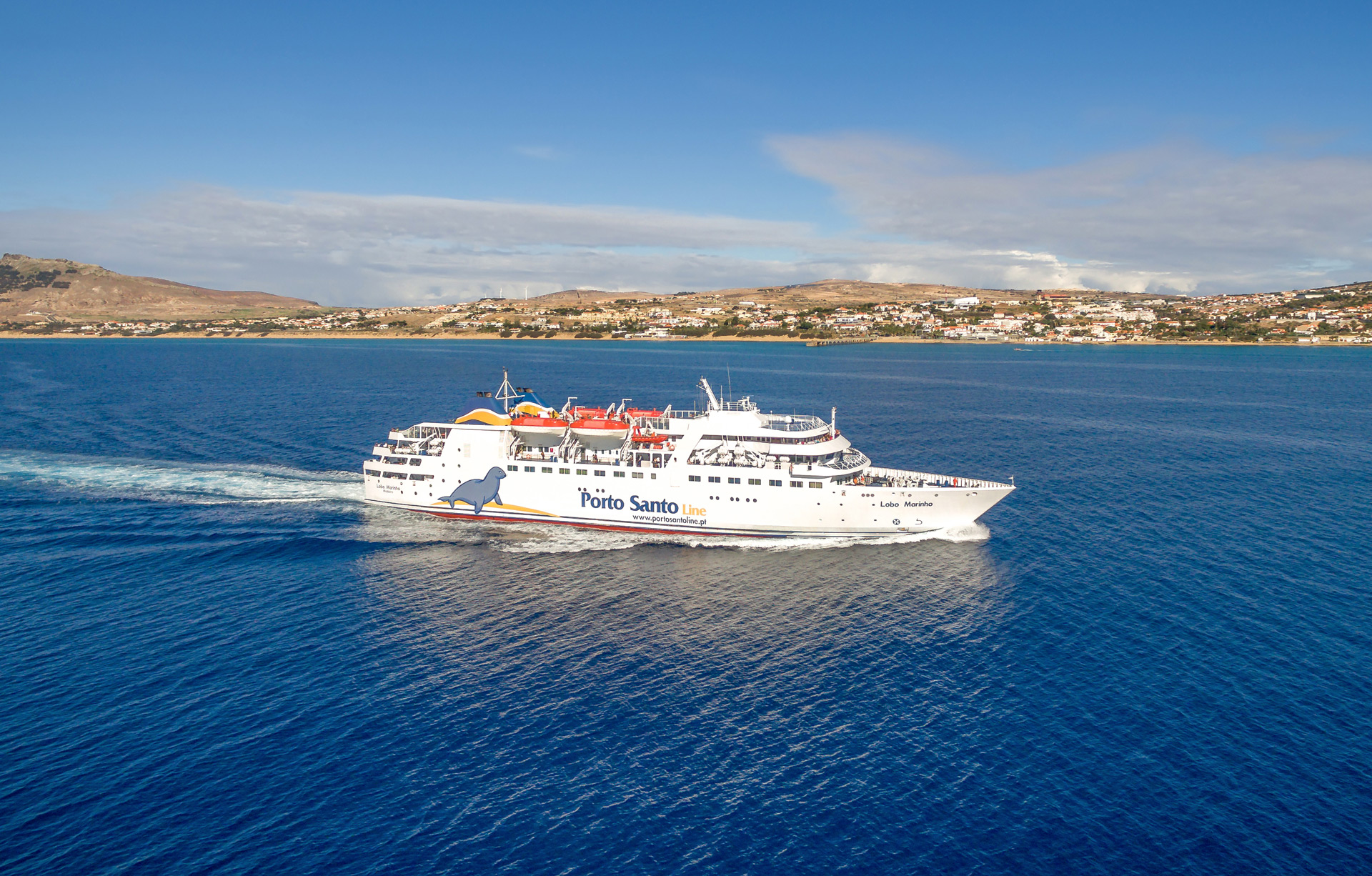 Alignment of main engines and replacement of vibration dampers for ferry Lobo Marinho